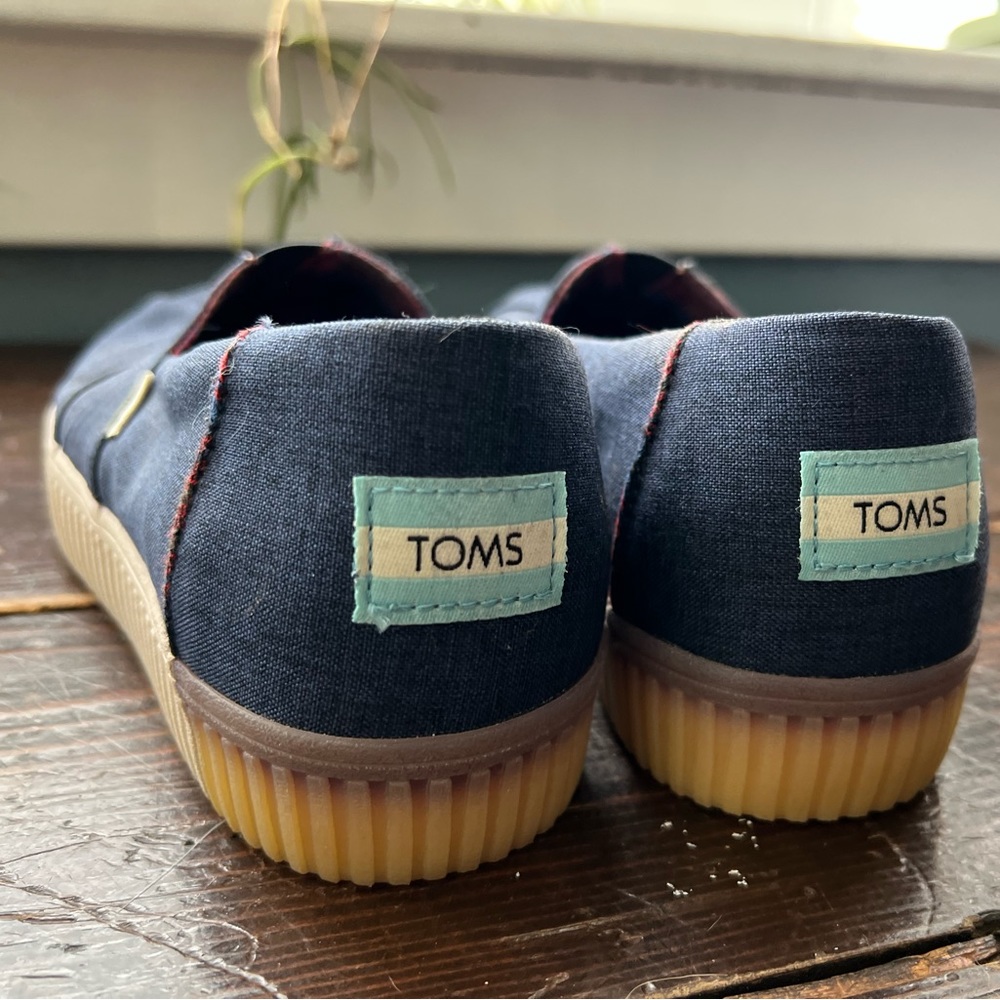 TOMS shoes